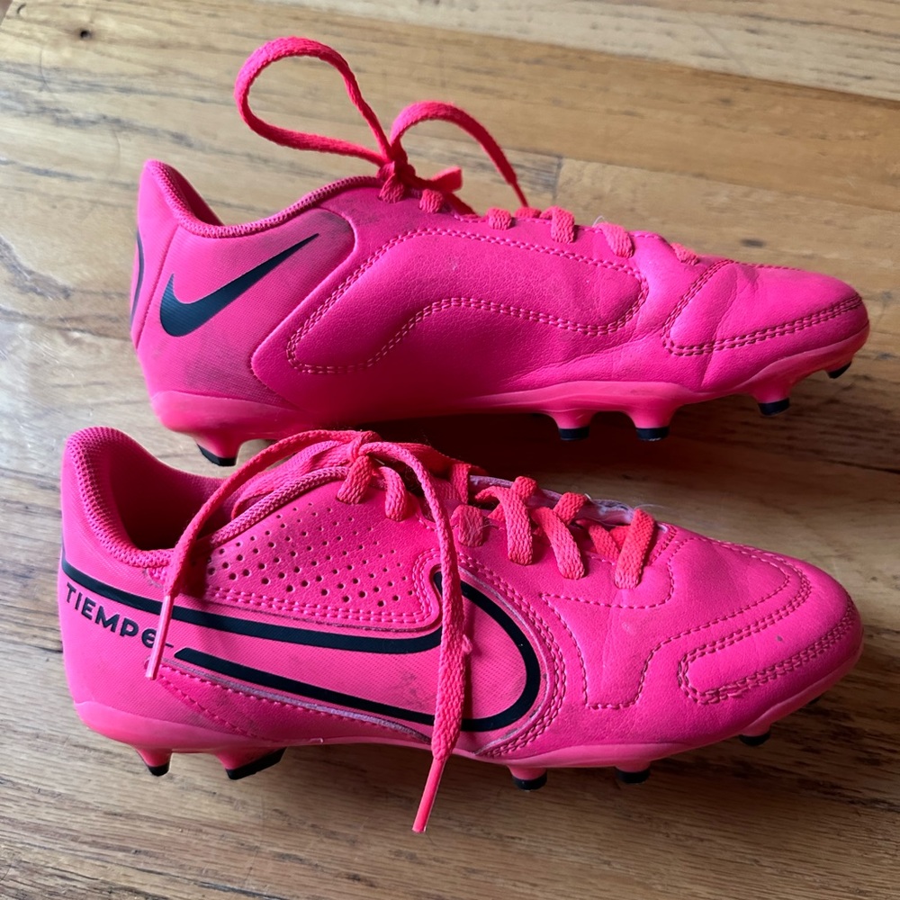 Nike Kids' Tiempo Soccer Cleats - Bright Pink